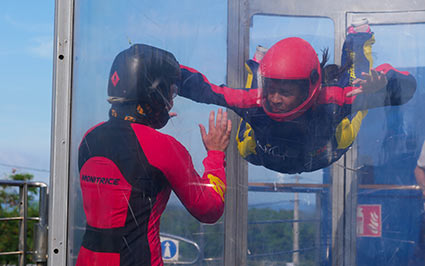 Outfly, simulateur de chute libre indoor